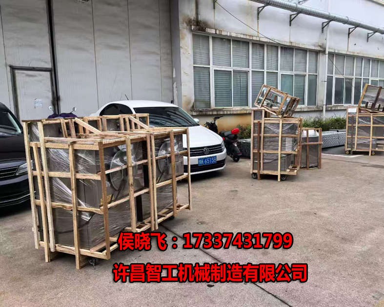 9.22日，許昌智工多臺炒貨機(jī)發(fā)貨小型炒貨店
